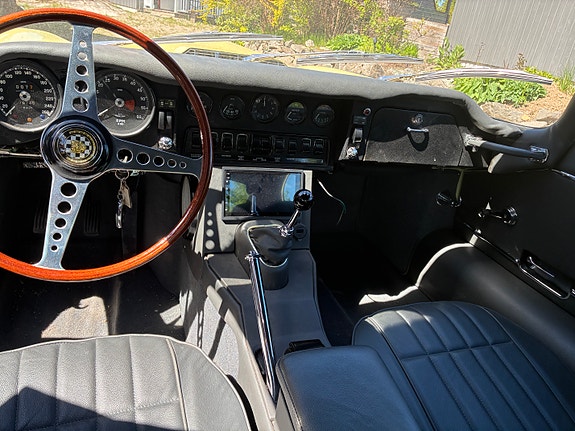 Jaguar E-TYPE 12 of 12