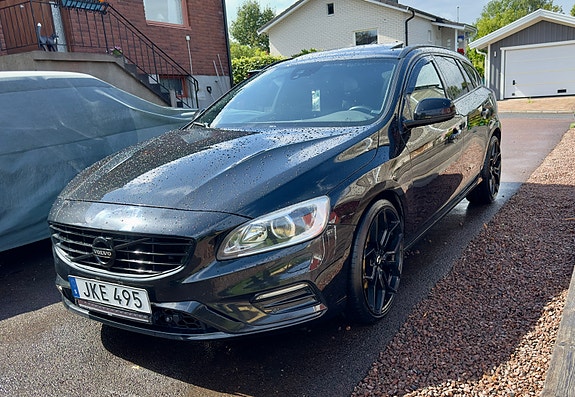 Volvo V60 2 of 9