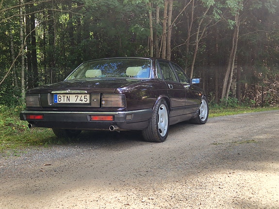 Jaguar XJ 3 of 5