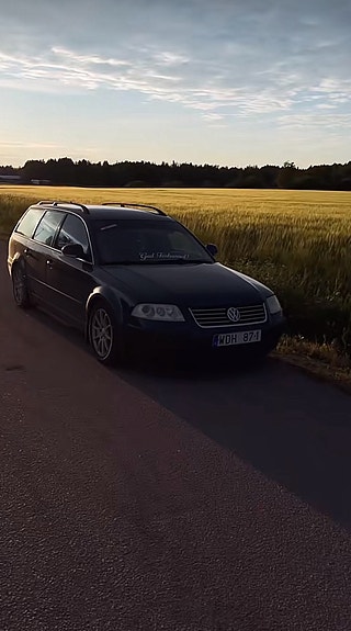 Volkswagen Passat 2 of 3