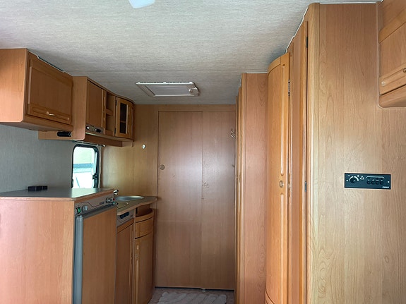 Adria Unica B 562 UL 4 of 7