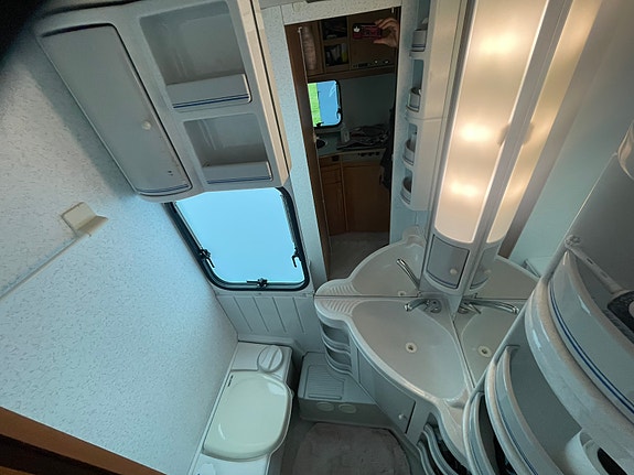 Adria Unica B 562 UL 5 of 7