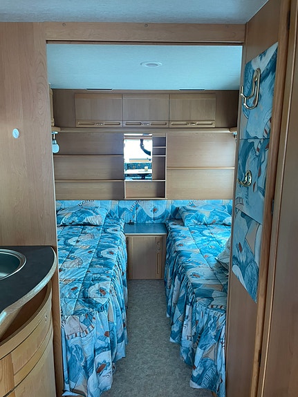 Adria Unica B 562 UL 2 of 7