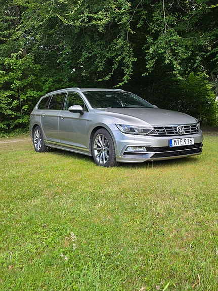 Volkswagen Passat 2 of 8