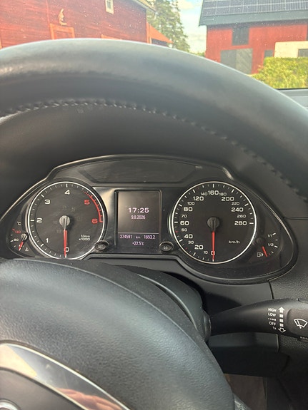 Audi Q5 2 of 7