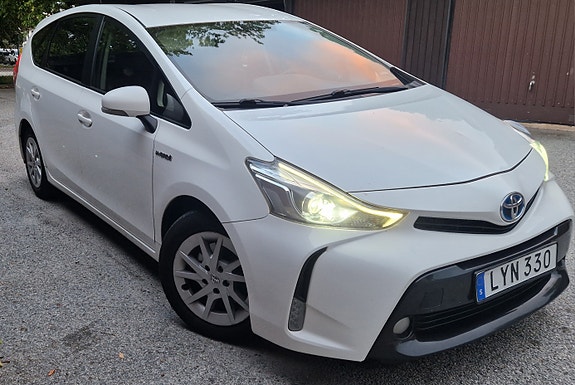 Toyota Prius+ 2 of 8