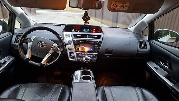 Toyota Prius+ 6 of 8