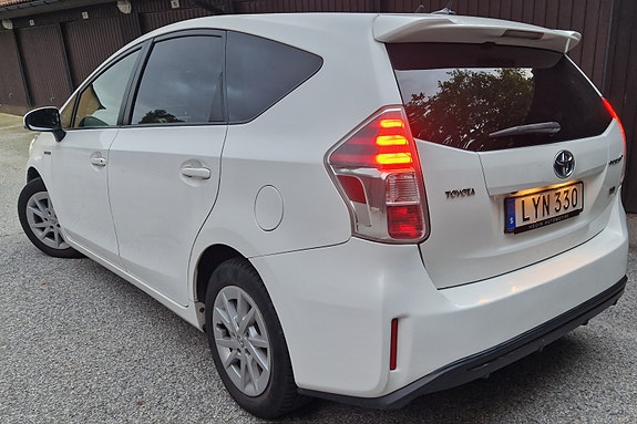 Toyota Prius+ 4 of 8