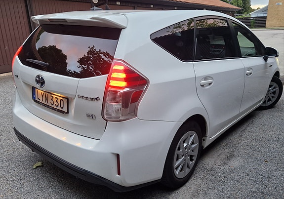 Toyota Prius+ 3 of 8