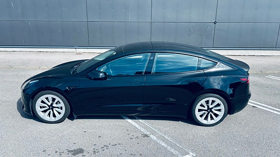 Tesla Model 3 2 of 9