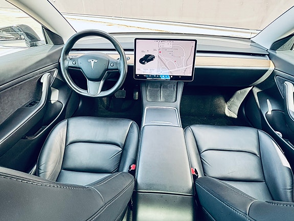 Tesla Model 3 6 of 9