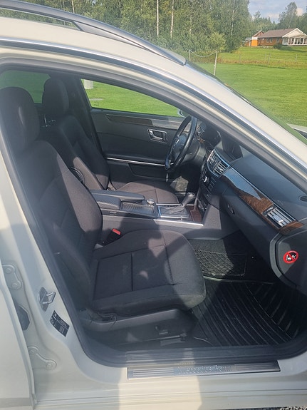 Mercedes-Benz E220 9 of 11