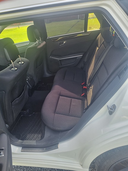 Mercedes-Benz E220 7 of 11