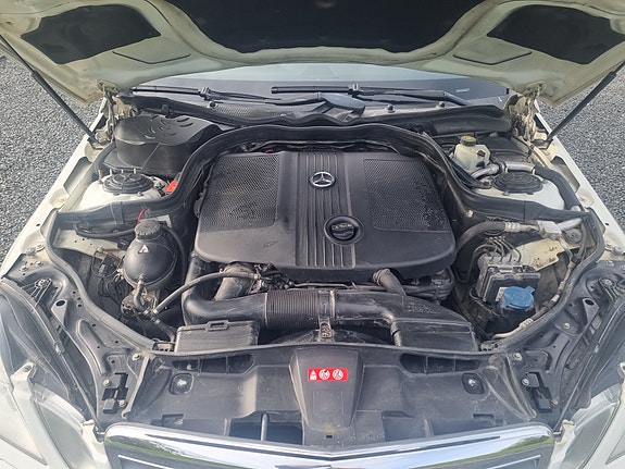 Mercedes-Benz E220 10 of 11