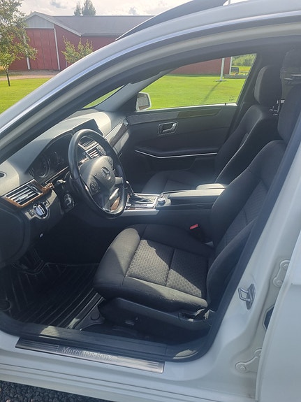 Mercedes-Benz E220 6 of 11