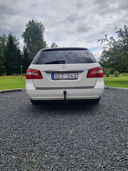 Mercedes-Benz E220 4 of 11