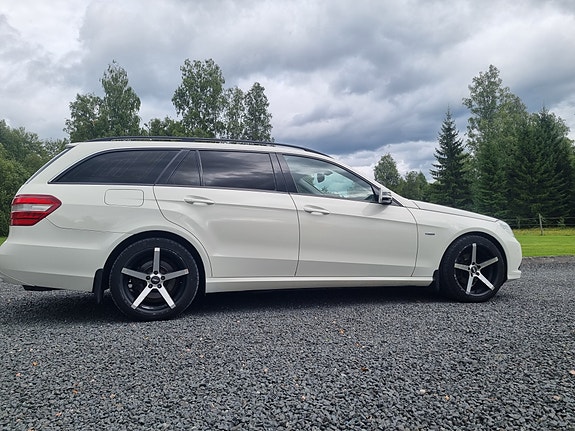 Mercedes-Benz E220 3 of 11