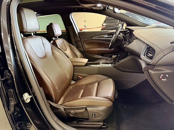 Opel Insignia 10 of 25