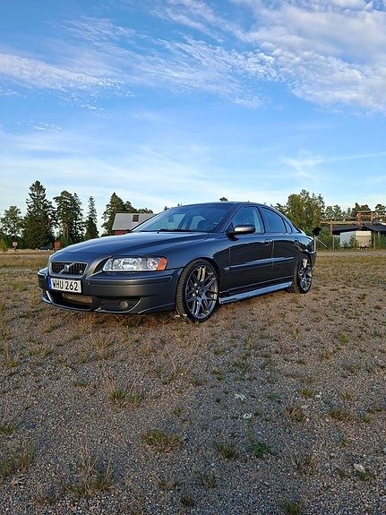 Volvo S60 2 of 7