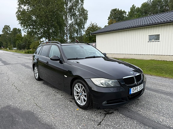 BMW 318d 4 of 5