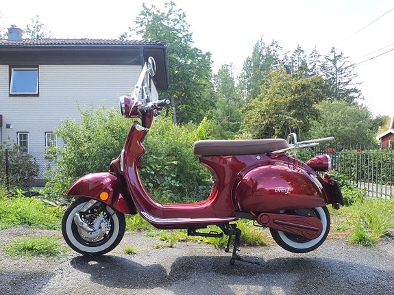 Sakura EV2000 2 of 7