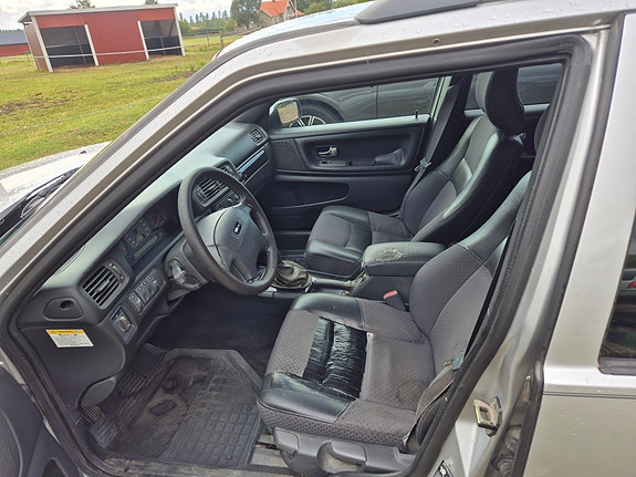 Volvo V70 5 of 9