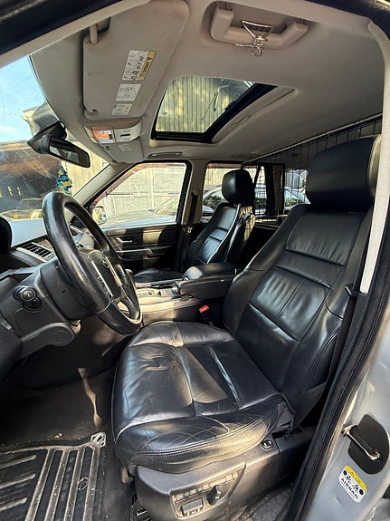 Land Rover Range Rover Sport 2 of 3