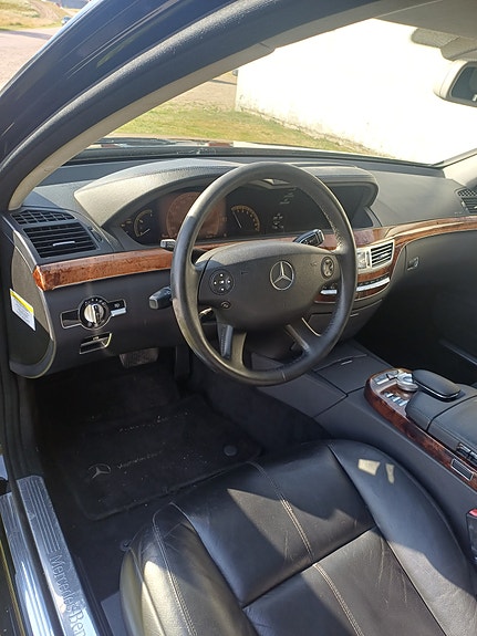 Mercedes-Benz S550 7 of 10
