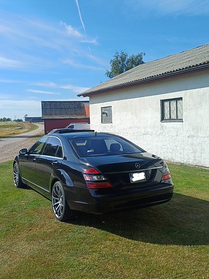 Mercedes-Benz S550 4 of 10
