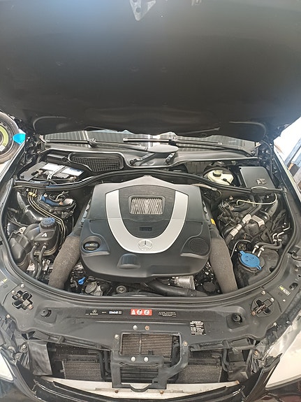 Mercedes-Benz S550 6 of 10