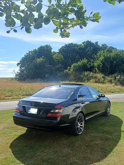 Mercedes-Benz S550 3 of 10
