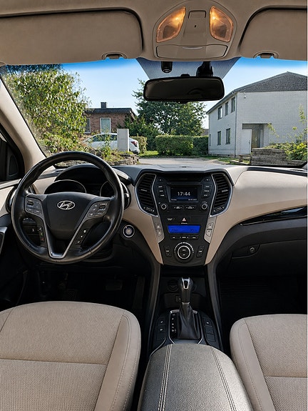 Hyundai Santa Fe 9 of 12