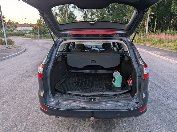 Ford Mondeo 10 of 17