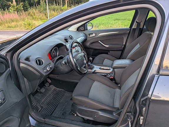 Ford Mondeo 13 of 17