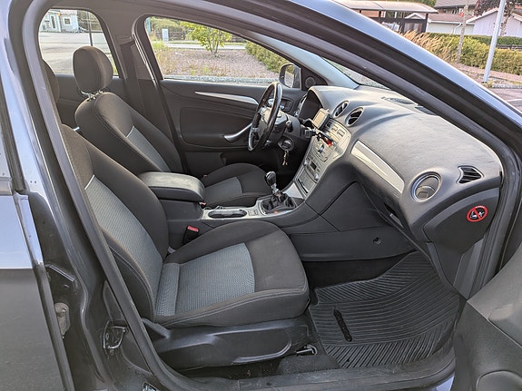 Ford Mondeo 12 of 17