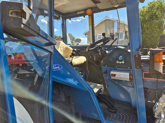 Ford 4610 3 of 4