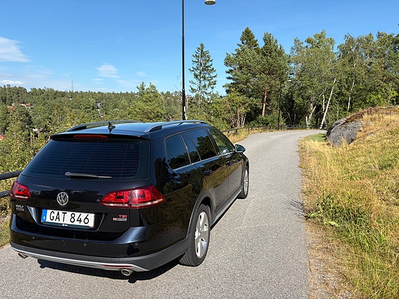 Volkswagen Golf Alltrack 3 of 8