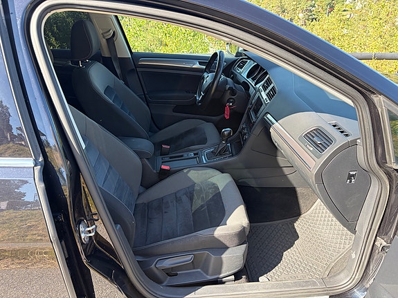 Volkswagen Golf Alltrack 5 of 8