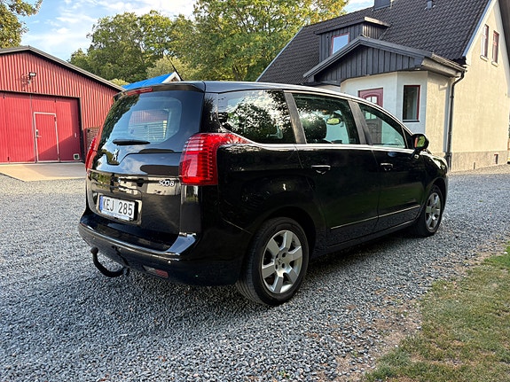 Peugeot 5008 2 of 6