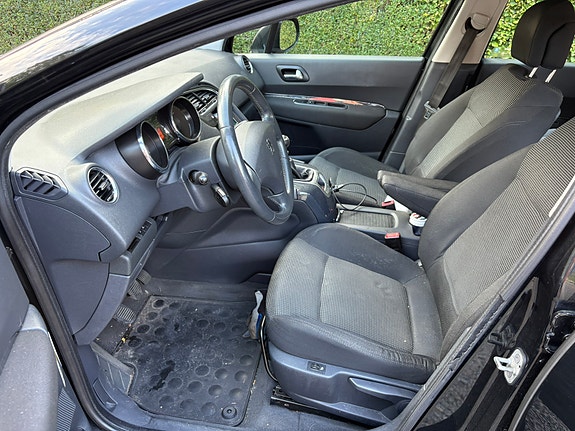 Peugeot 5008 4 of 6