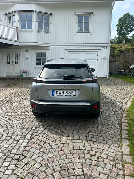 Peugeot e-2008 3 of 6