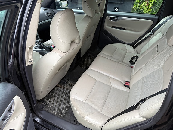 Volvo V70 8 of 10