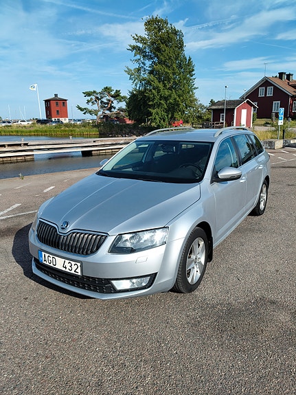 Skoda Octavia 2 of 8