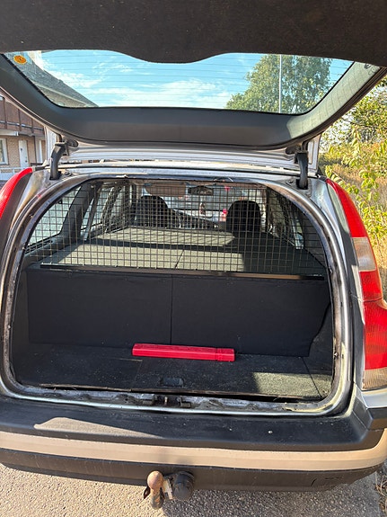 Volvo V70 2 of 6