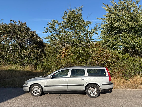 Volvo V70 3 of 6
