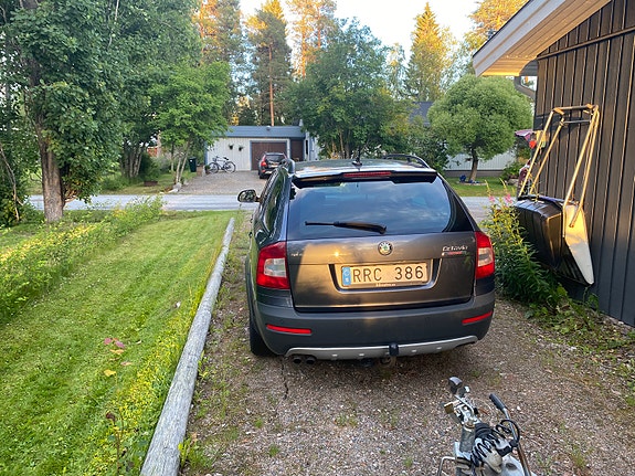 Skoda Octavia Scout 2 of 7