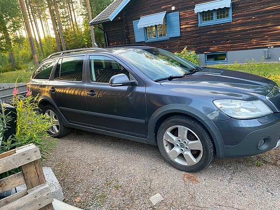 Skoda Octavia Scout 3 of 7