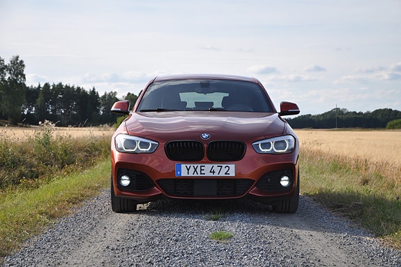 BMW 118i 8 of 17