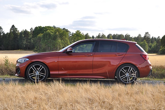 BMW 118i 6 of 17
