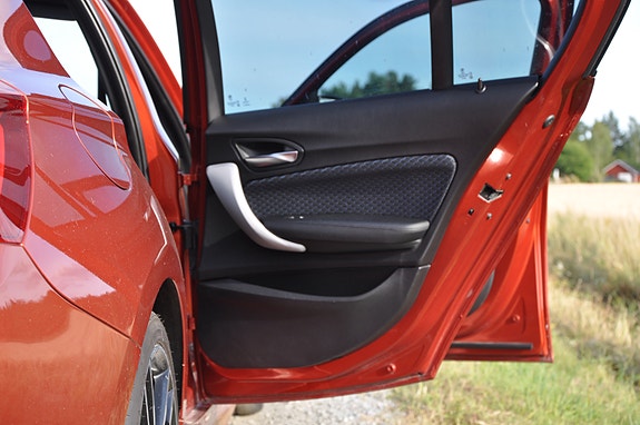 BMW 118i 16 of 17